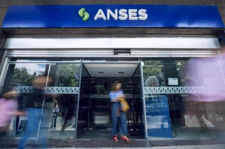 Jubilaciones: cuánto cobrarán en octubre los haberes mínimos con el aumento y el bono
